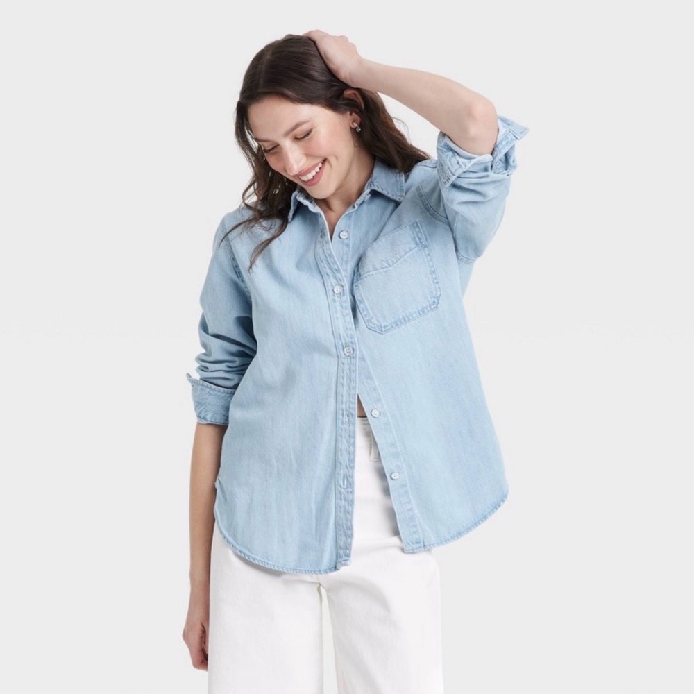 Women's Relaxed Fit Denim Button-Down Shirt - Picture 3 of 4
